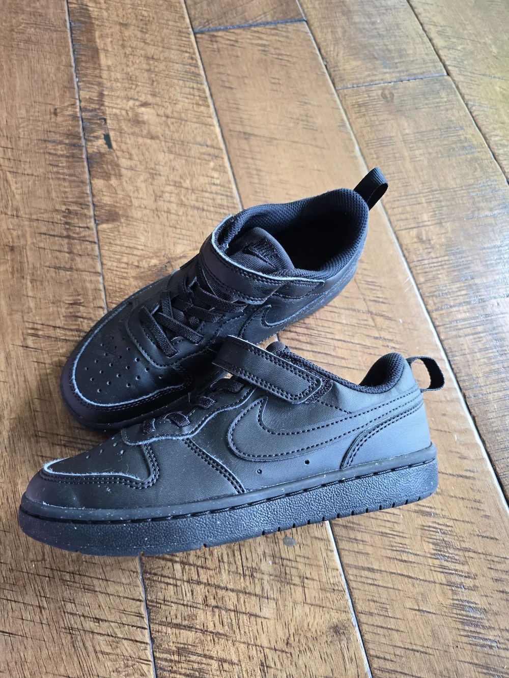 Nike Black  Low-Top Sneakers